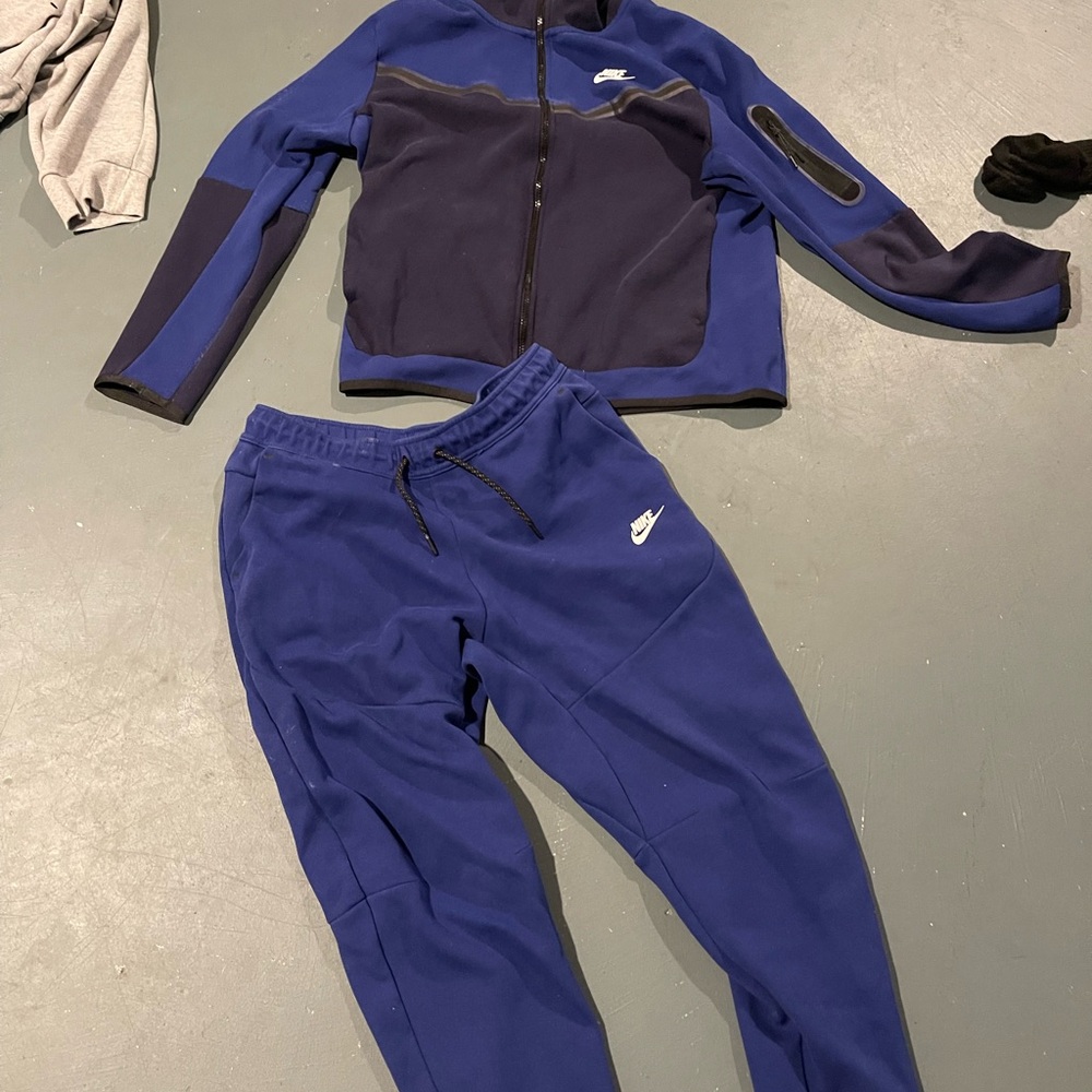 Mens blue Nike tech large